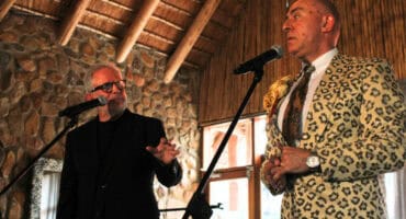 Coenie en Rocco de Villiers op die verhoog. > Foto's: Gia Radnai