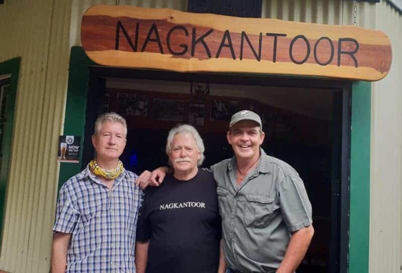 Voormalige Middelburg Observer redeakteur Tobie van den Bergh, De Wet Potgieter en Rudi du Plessis by Nagkantoor.