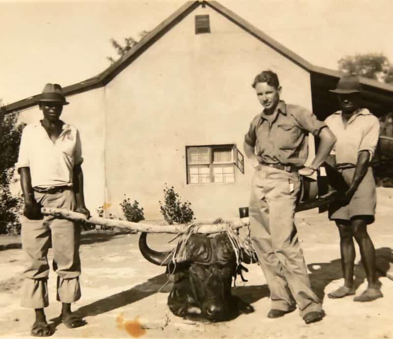 Lennox Anderson met die dooie buffel.