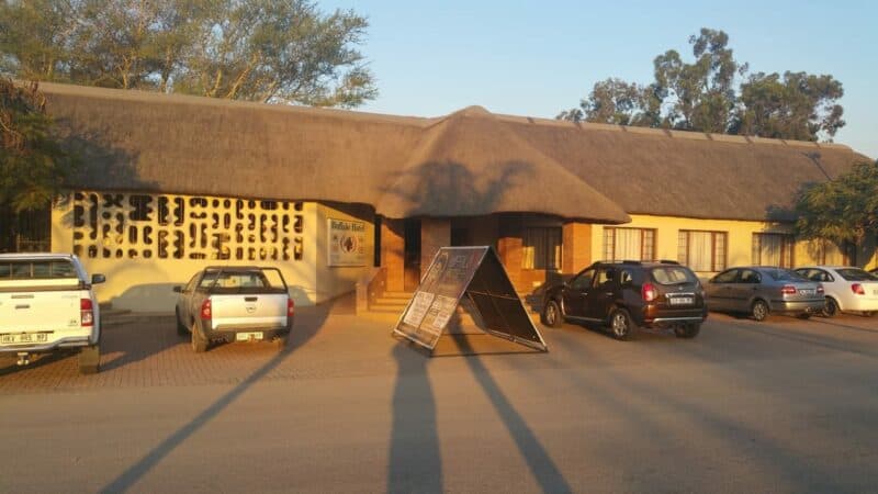 Na 102 jaar wat dit as die Buffalo Hotel bekend gestaan het, is dié legendariese baken van die Onderberg, nou nie meer nie.