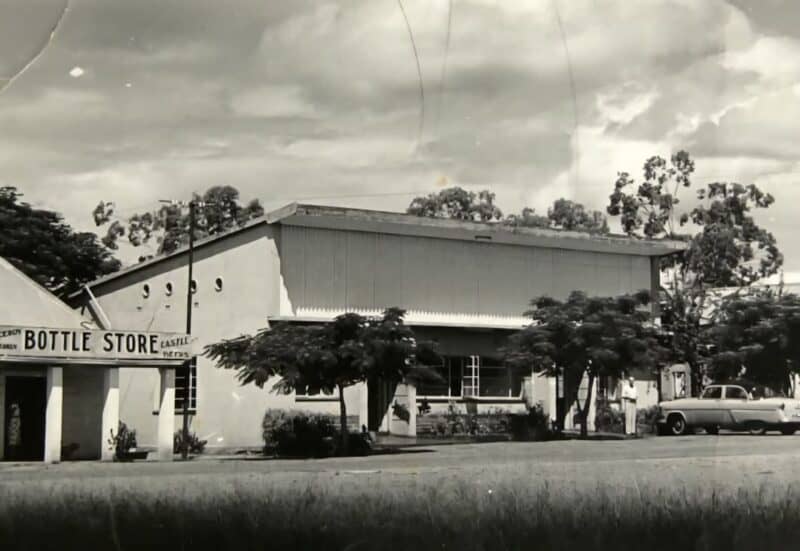 Na 102 jaar wat dit as die Buffalo Hotel bekend gestaan het, is dié legendariese baken van die Onderberg, nou nie meer nie.