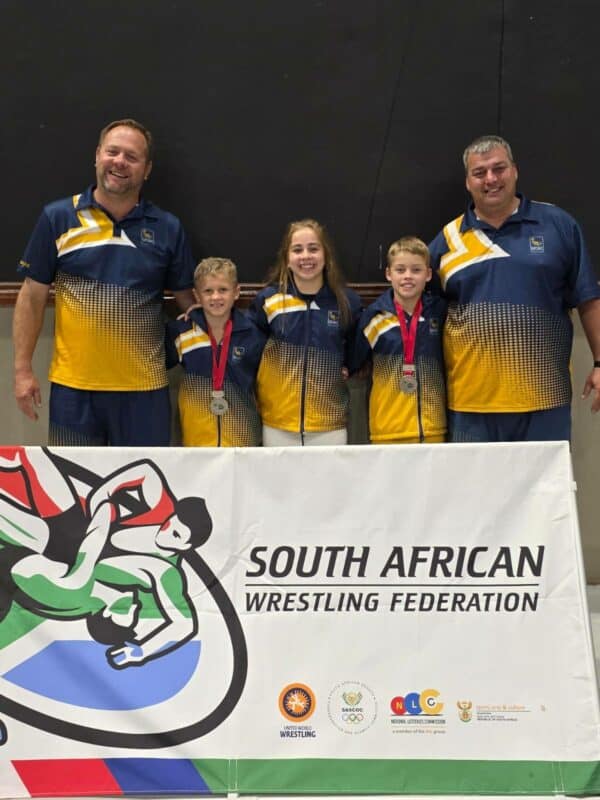 Barry De Beer, Harry Williams, Megan Lugar, Xander Koedyk en Basjan Kok. > Foto: Facebook/Komatipoort Stoeiklub