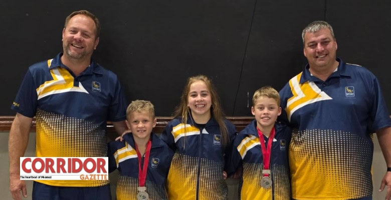 Barry De Beer, Harry Williams, Megan Lugar, Xander Koedyk en Basjan Kok. > Foto: Facebook/Komatipoort Stoeiklub