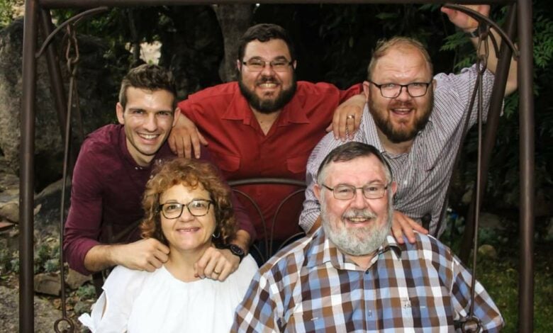 Ebert, Wimpie en Danie saam met hulle ouers, Marianna en Rassie Strydom.