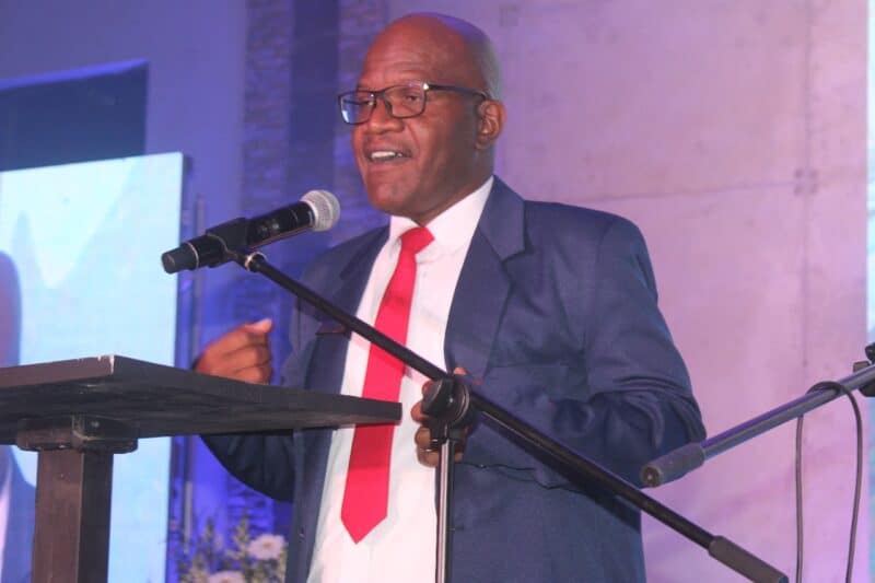 Makiti Setagane represented the recipients.