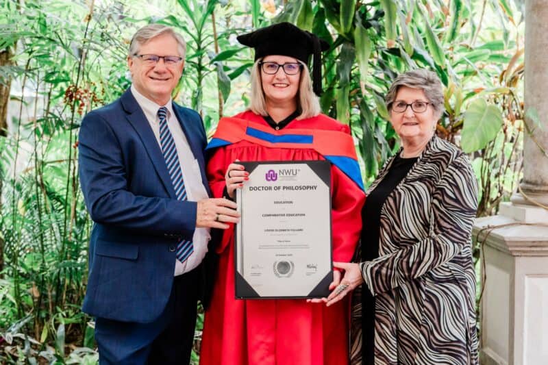 Dr Louise Fullard (centre) with her husband, Ps Johan, and her mother Betz Kruger. > Photos: Supplied/Dr Louise Fullard