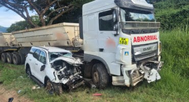 The white Toyota Fortuner and articulated truck on scene. > Photos: Supplied/Emer-G-Med