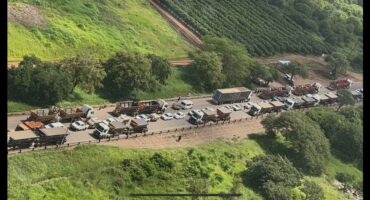 Cars waiting to go through the Lebombo Border. . Photos: Supplied/Mpumalanga SAPS