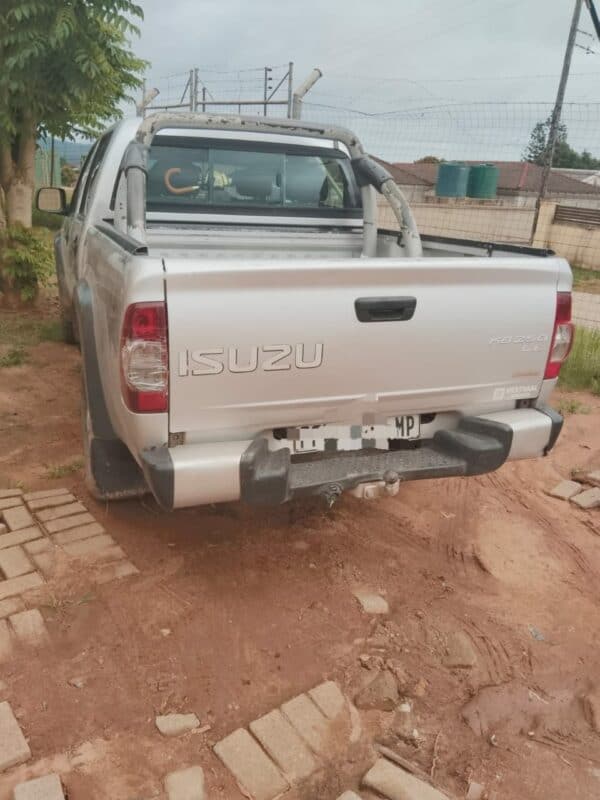 The bakkie that was stollen. > Photo: Supplied/SAPS