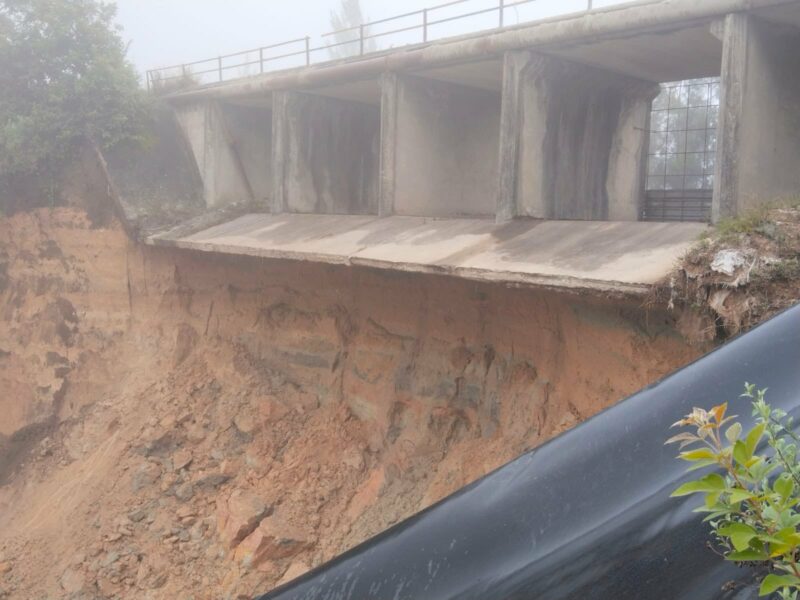 The deteriorated Senteeko Dam wall.