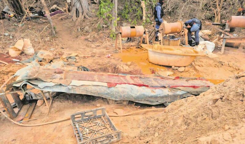 Pendukas, mining tools and material which is used at the Mashobotho illegal mine in Schoemanskloof. > Photo: Supplied