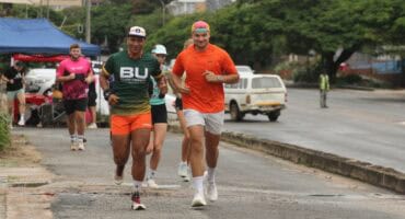 Damien Kühn and friends on the first loop of the 24-hour run. > Photos: Mark Kinnear