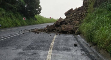 The rock slide on the R38. > Photo: Supplied/DCSSL