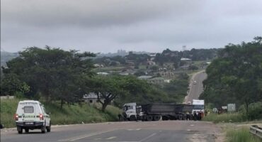 The truck that was used to block the R40 next to the Shatale side-road junction. > Photo: Sourced/Facebook