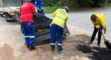 CoM staff repair potholes in Mbombela.> Photos: Supplied/CoM