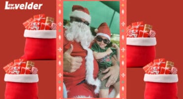 Thinus Lourens en sy kleinseun, Denico Ferns. > Foto: Verskaf/Susan Lourens