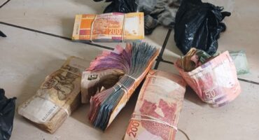Confiscated drugs and cash believed to be the proceeds of crime. > Photo: Supplied/SAPS