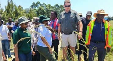 MEC Khethiwe Moeketsi and his entourage during his visit at Senteeko Dam. > Photo: Supplied/ DARDLEA
