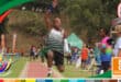 Hoërskool Barberton se atlete pak die verskillende atletiekitems met vasberadenheid aan en trotseer die versengende Laeveldse hitte tydens die byeenkoms.