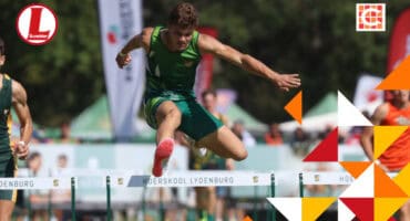 Hoërskool Lydenburg se atlete het die dag op 'n hoë noot begin. > Foto: Blake Linder
