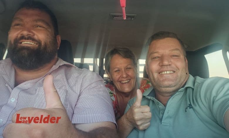 Jacques Kotze Mariana Kotze en Willem Enslin in die voertuig op pad terug Laeveld toe. Foto: Verskaf
