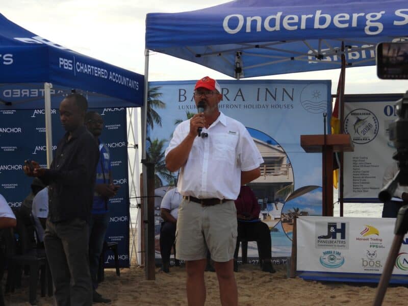 Gert Meyer talks at the skipper’s briefing.