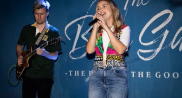 Janie Bay en Deon Dee op die verhoog. > Foto's: Verskaf/Loots Productions