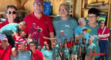 Facebook: Swiss4Afrika en We4SA het Katoen weer na 'n jaar besoek en is vol lof vir die ontwikkeling wat intussen plaasgevind het en met beloftes en baie idees, lê daar groot dinge voor vir dié hawelose gemeenskap buite Witrivier.