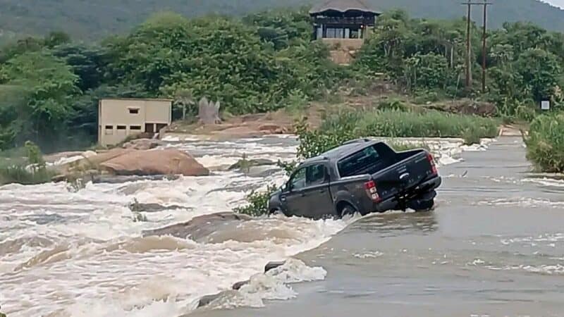 A Ford Ranger bakkie stuck in the Komatipoort River.