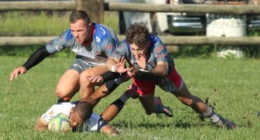 Elmar Lintnaar scores one of his two tries. > Photos: Mark Kinnear