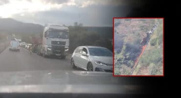 Main photo: The back lock off the traffic. > Photo: Maraina van Eeden. Insert: The accident scene. > Photos: Sourced/SA Long Distance Truckers