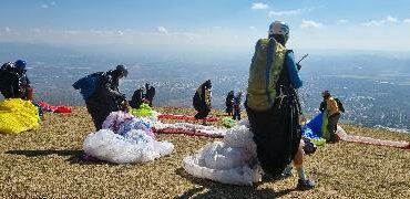 The paragliders get ready to take off. > Photo: Supplied/Coelett Delport