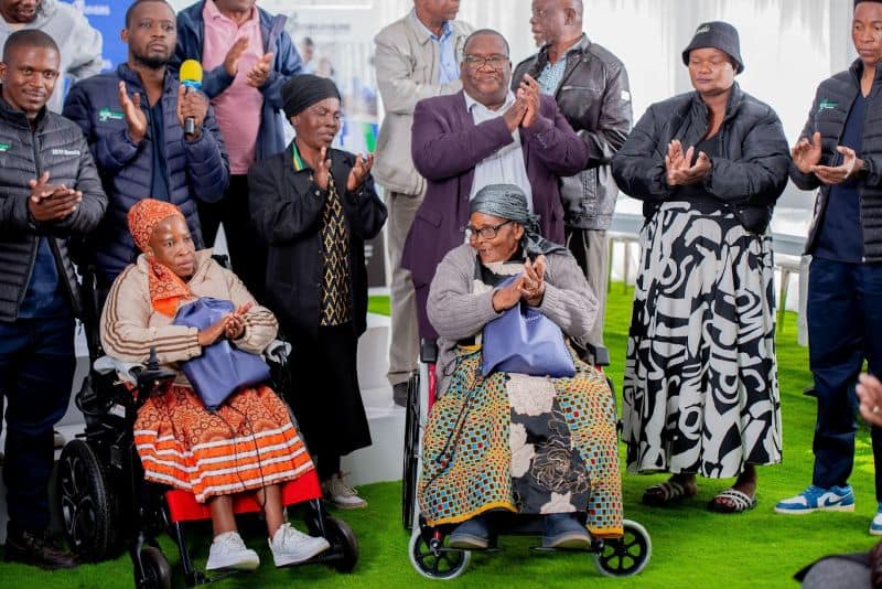 Two Rivers donates custom wheelchairs to Ngwaabe residents
