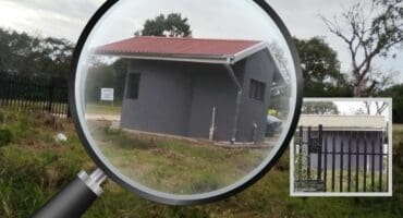 Die waghuis by die Departement van Onderwys se streekkantoor buite Mbombela. > Foto: Verskaf/DA