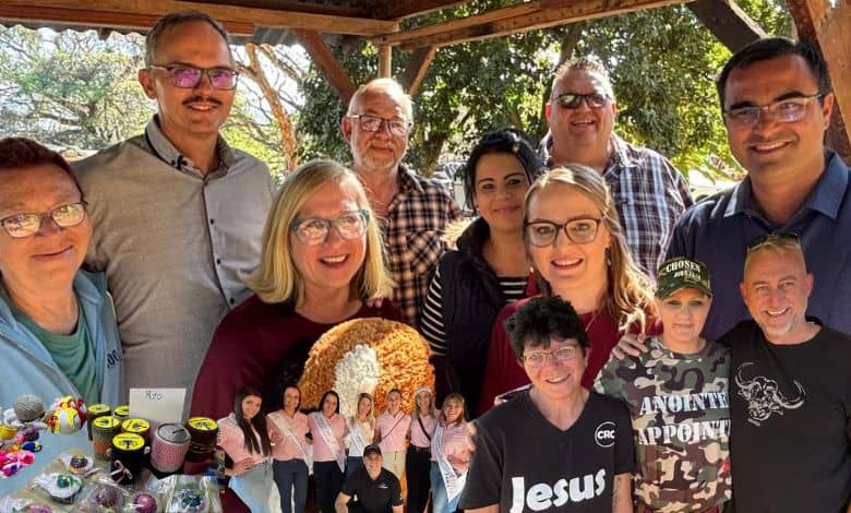 Gemeenskap stroom saam vir suksesvolle Katoen-opedag
