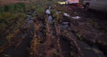 The vehicle that got stuck in the KNP.> Photo: Supplied/KNP