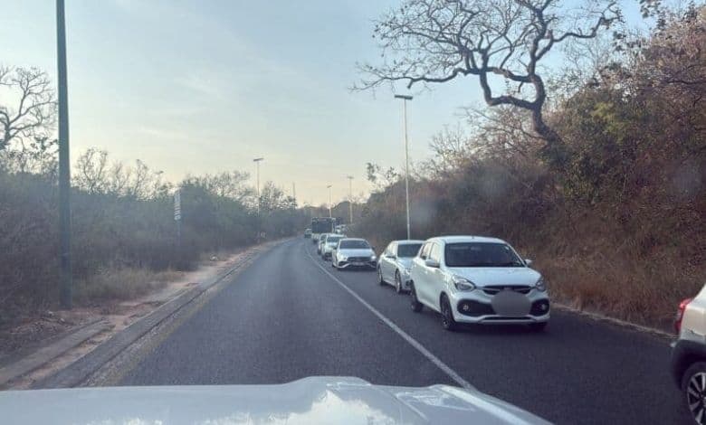 The gridlock traffic on Johanna Drive.> Photo: Stefan de Villiers