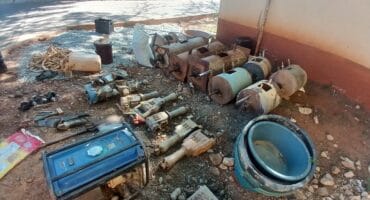 Ilegal mining equipment found at the scene.