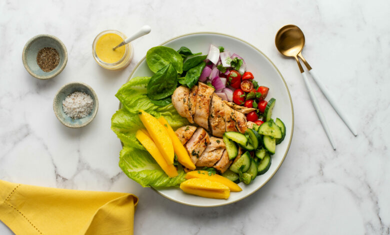 8 FEBRUARY - WFD - Mango, tomato, chicken and red onion salad