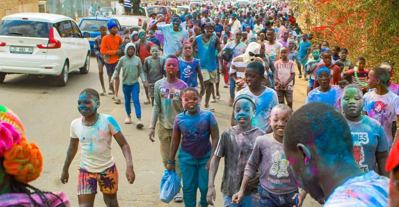 Walkers during colour run. > Photos: Supplied