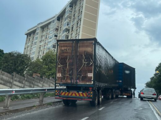 A truck broken down on Masizi Kunene Road on November 8. Photo: Nia Louw