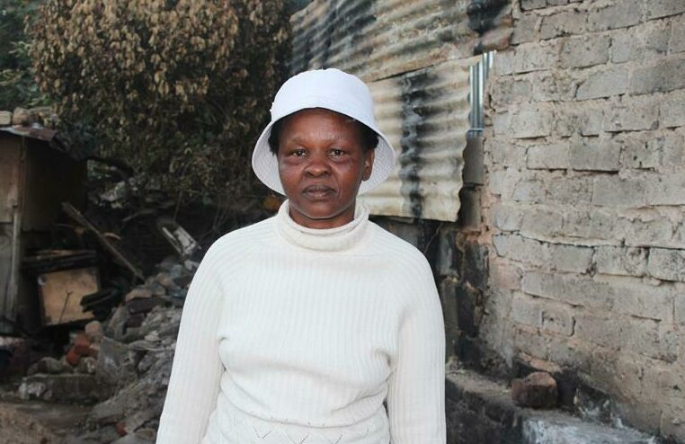 Jane Mogale, ward committee and patroller at Setswetla tells Alex News the details of what happened. Photo: Alulutho Siboma
