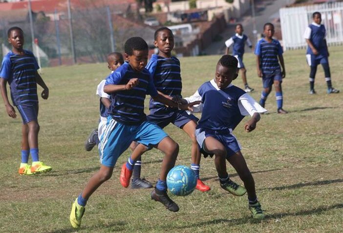 A tussle for the ball between a Linda Stars defender and a Blue Aces attacker (blue and white) in the preliminary round of the Map Games. Photo: Sipho Siso