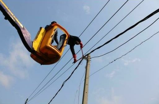 After engaging with community representatives, City Power decided to restore the electricity supply to River Park and to continue with their meter auditing and disconnection operation.