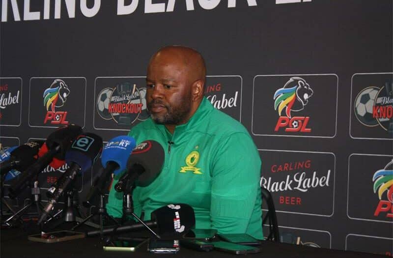 Sundowns coach Manqoba Mngqithi would like to have a one-on-one with Hugo Broos to iron out the differences.