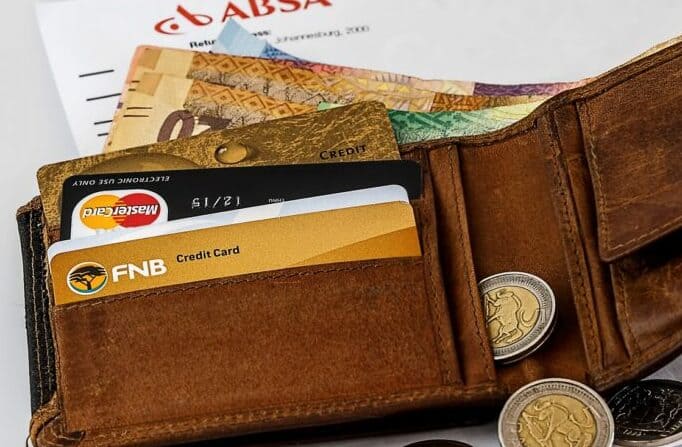 People tend to overspend on Christmas, leaving them in the red in January. Here are some way to avoid doing that.