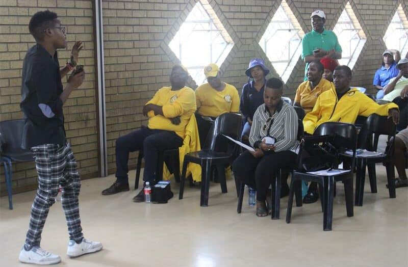 Forum helps men dealing with violence at home with information on the importance of reporting cases to authorities.