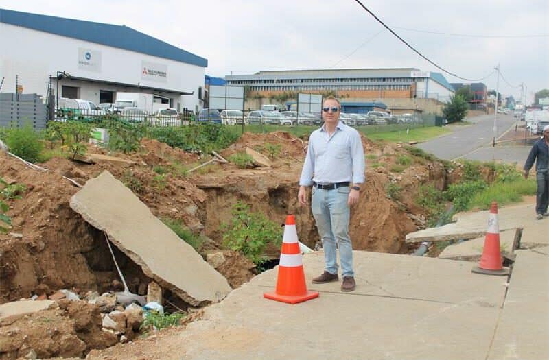 After weeks of back-and-forth, Johannesburg Water provided an update on the burst pipe situation on Wynberg’s 5th Street, outlining plans for repair and reinstatement.
