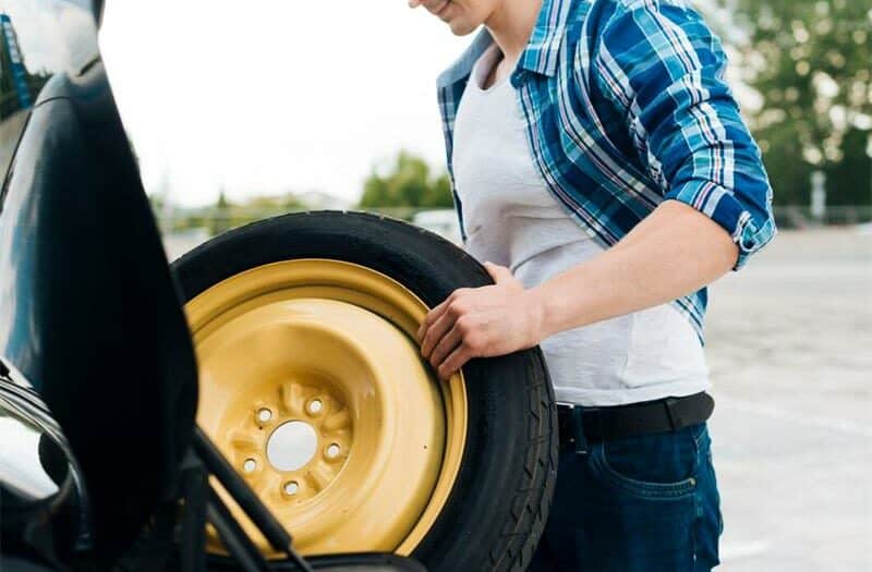 Experts from Auto Repair For Dummies share a detailed guide on how to change a car tyre in ten simple steps.