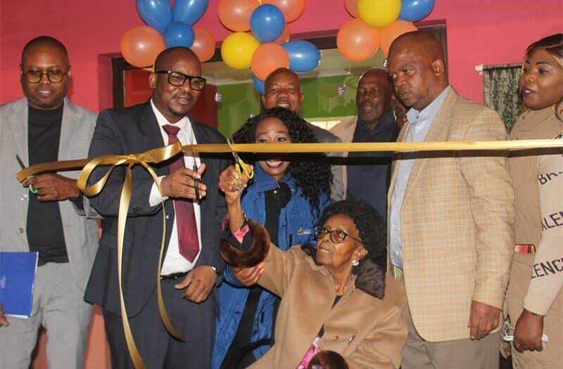 Gauteng MEC Matome Chiloane unveiled a state-of-the-art reading room in Alexandra to help children fall in love with books from an early age.